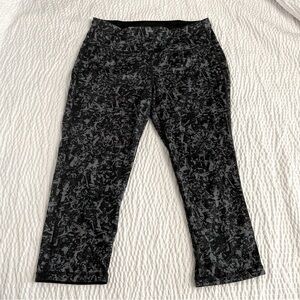 Athleta Chaturanga  Capris Reversible Leggings Size M